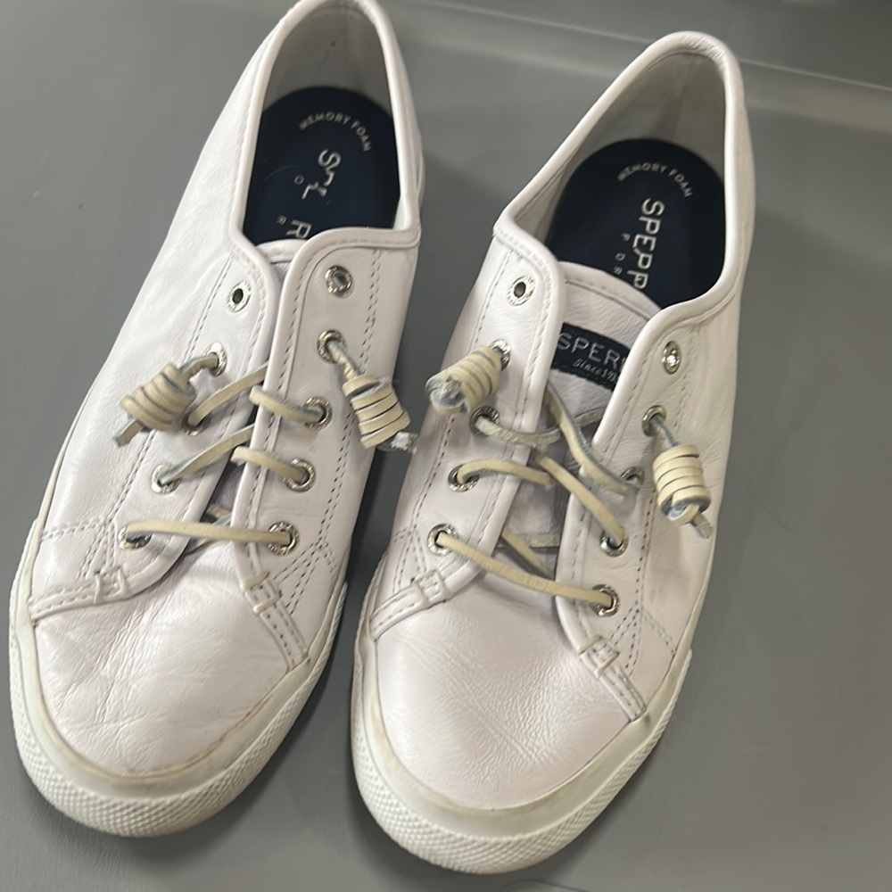 Sperry White tennis style.  Size 8